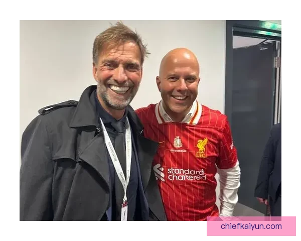 耶耶·图雷重返足球赛场,展现中场大师的战术智慧,状态回暖引发关注 耶耶·图雷重返足球赛场,展现中场大师的战术智慧,状态回暖引发关注