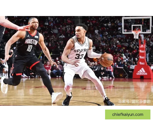 马里在近期比赛中节奏稳健，状态回暖引发关注