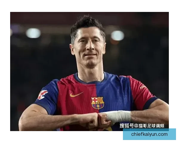 莱万多夫斯基在巴萨更衣室角色稳固，持续发挥稳定领袖作用